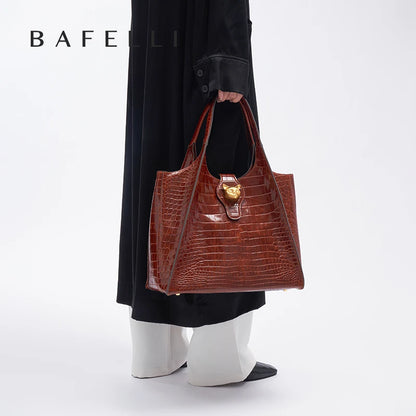 New 2025 Light Luxury Crocodile Pattern Genuine Leather Women's Messenger Bag Commuter Versatile Large Capacity Handbag